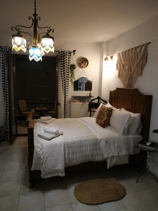 Apartment 21 *