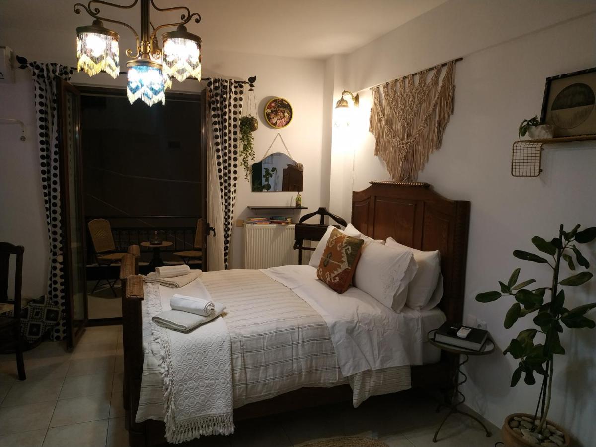 21 Apartment *