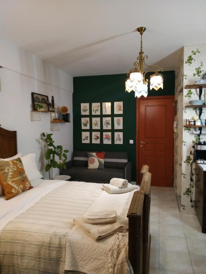 21 Apartment *